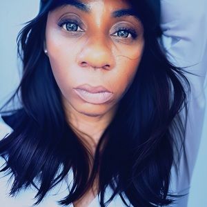 Meet your Posher, Mellania